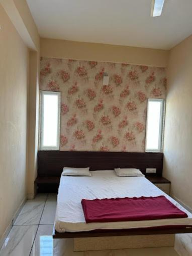 Swapnapurti Lodge, Akkalkot Akalkot Eksteriør bilde
